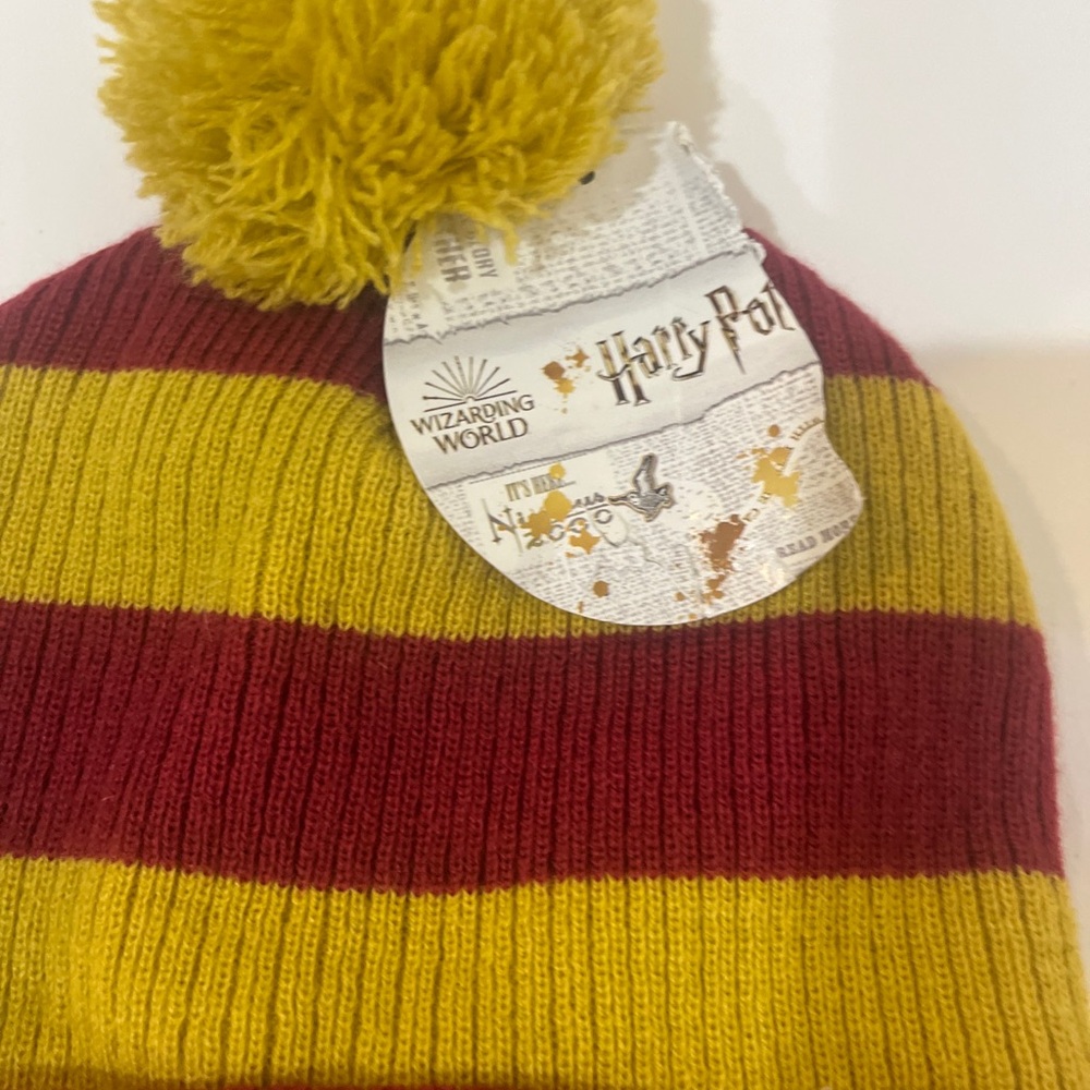 Harry Potter Gryffindor Logo Knit Cuff Pom Beanie Hat Cap Adult OSFM - Picture 4 of 10
